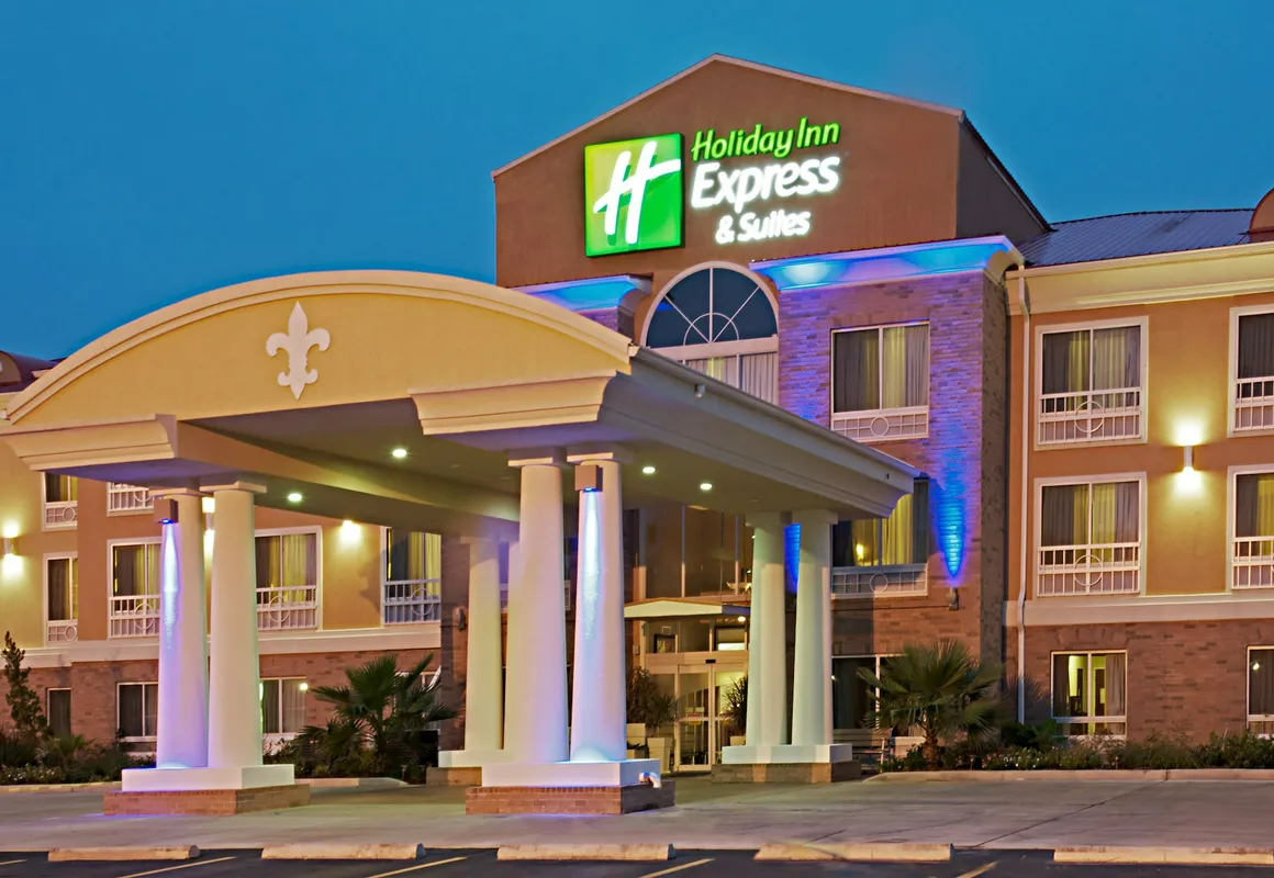 Holiday Inn Express & Suites Alexandria by IHG hotel hero