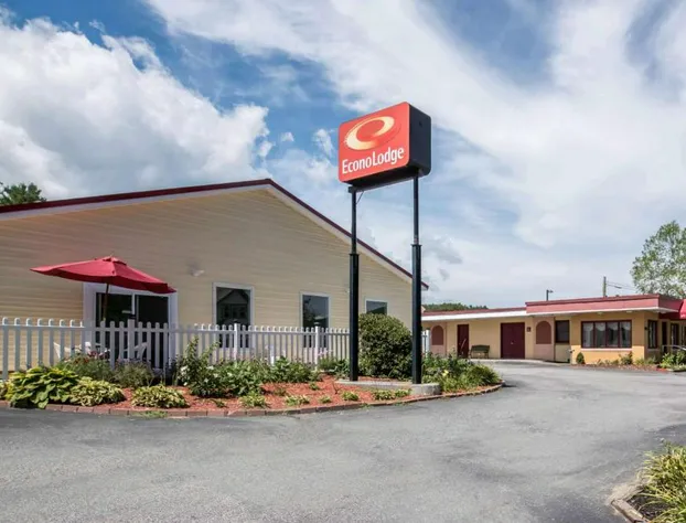 Econo Lodge Brattleboro hotel detail image 3