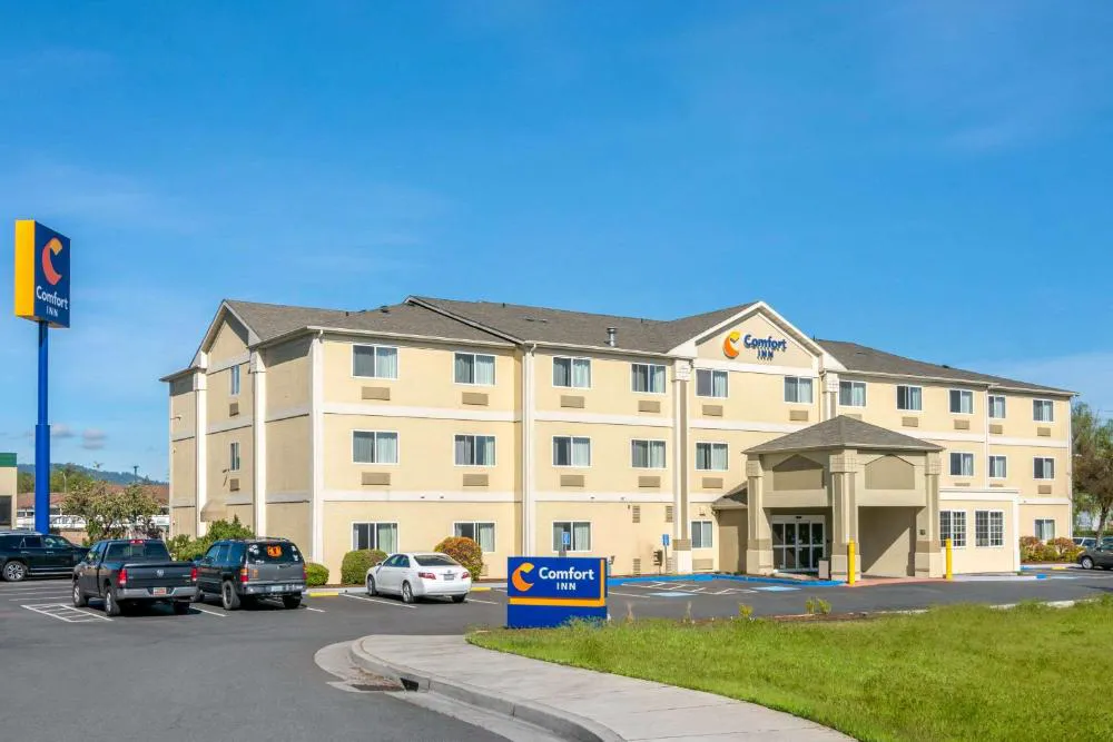 Comfort Inn Medford North hotel hero