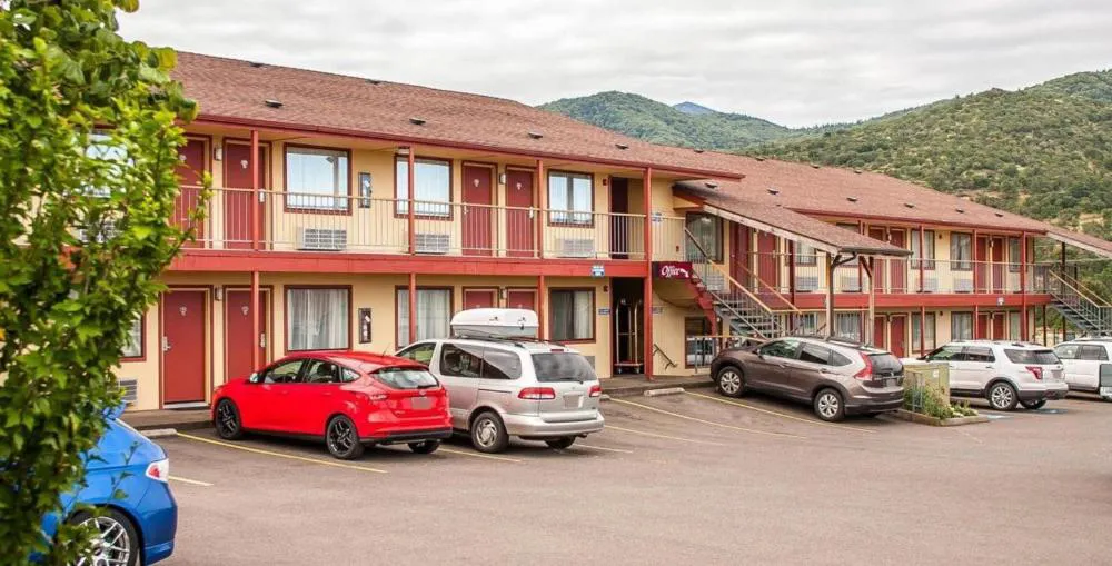 Ashland Valley Inn hotel hero