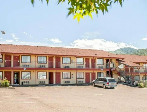 Ashland Valley Inn hotel detail image 1