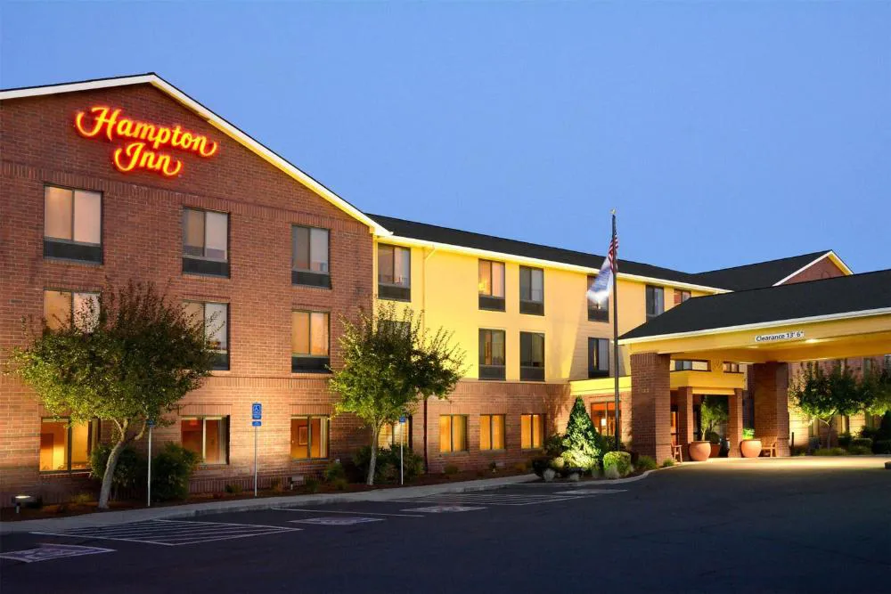 Hampton Inn Medford hotel hero