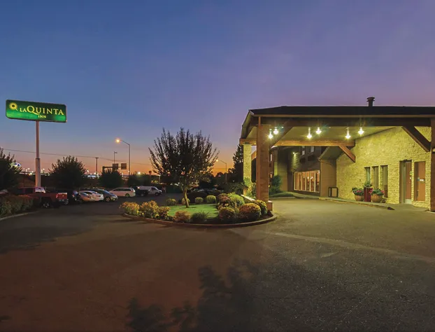 La Quinta Inn & Suites by Wyndham Woodburn hotel detail image 1
