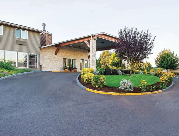 La Quinta Inn & Suites by Wyndham Woodburn hotel detail image 4