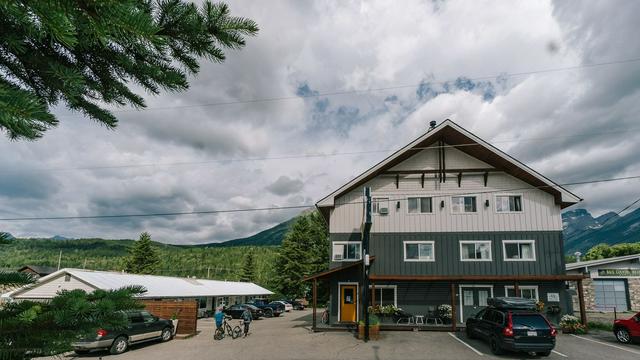 Snow Valley Lodging hotel detail image 2