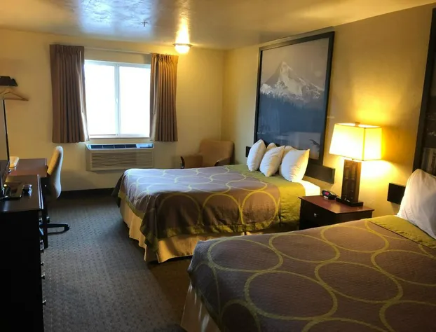 Super 8 by Wyndham Woodburn hotel detail image 1