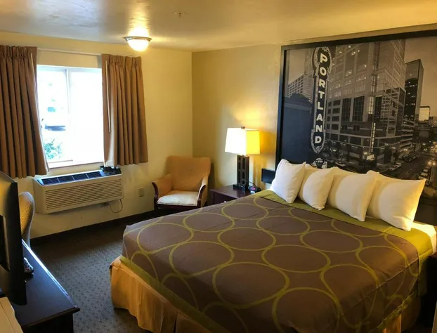 Super 8 by Wyndham Woodburn hotel detail image 2