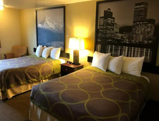 Super 8 by Wyndham Woodburn hotel detail image 3