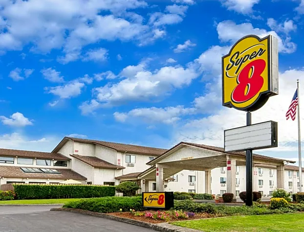 Super 8 by Wyndham Salem hotel detail image 1