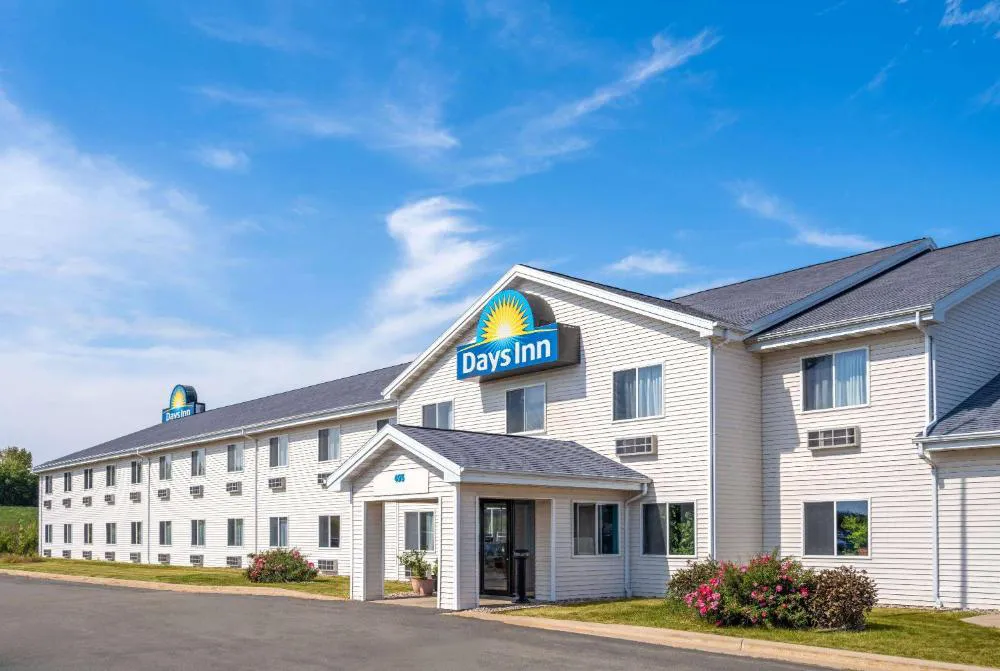 Days Inn by Wyndham Neenah hotel hero