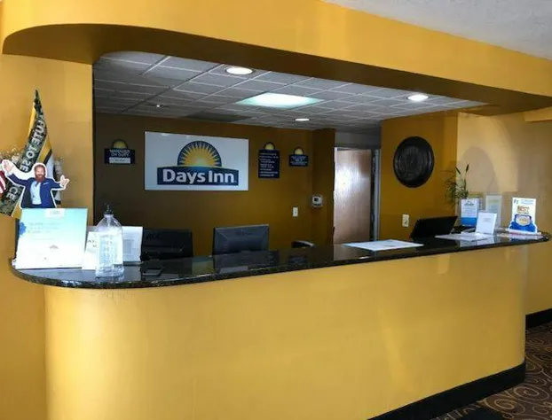 Days Inn by Wyndham Neenah hotel detail image 3