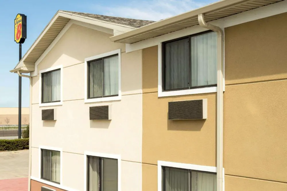 Super 8 by Wyndham Fond Du Lac hotel hero