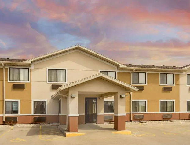 Super 8 by Wyndham Fond Du Lac hotel detail image 2