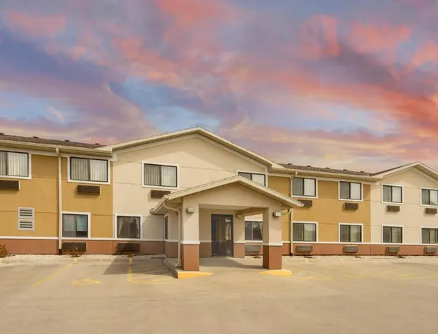 Super 8 by Wyndham Fond Du Lac hotel detail image 3