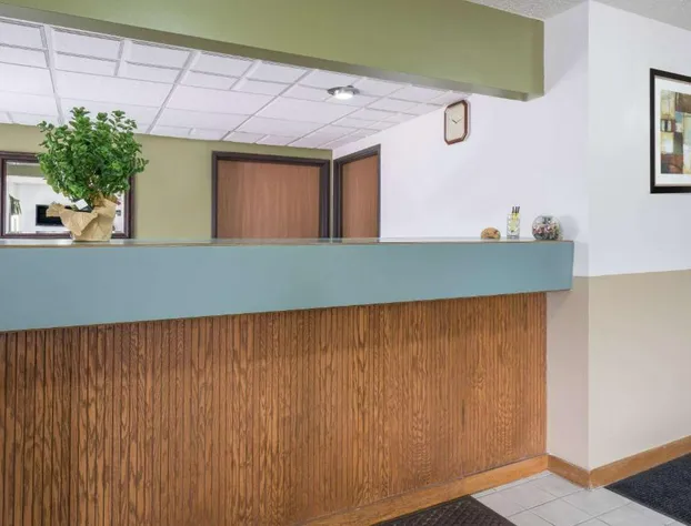 Super 8 by Wyndham Fond Du Lac hotel detail image 4