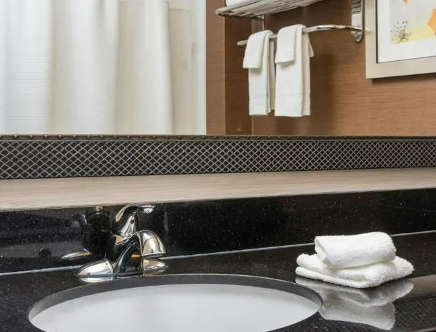Wingate by Wyndham Oshkosh hotel detail image 4