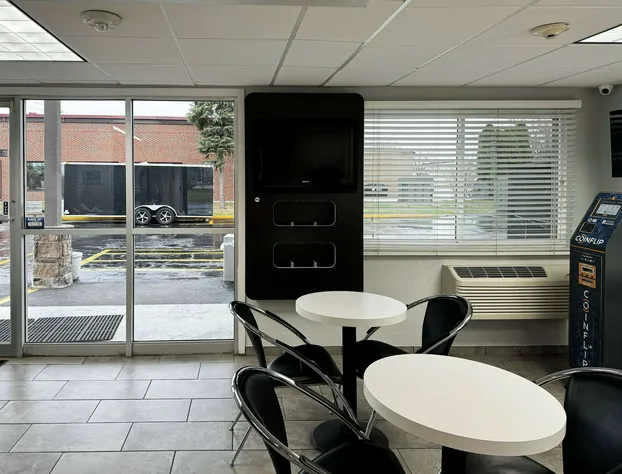 Motel 6 Oshkosh, WI hotel detail image 4