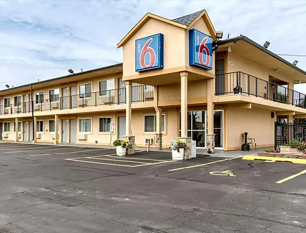 Motel 6 Oshkosh, WI hotel detail image 1