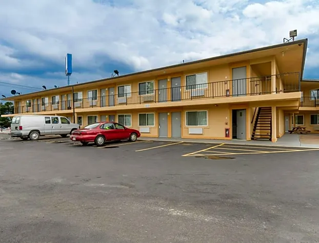 Motel 6 Oshkosh, WI hotel detail image 2