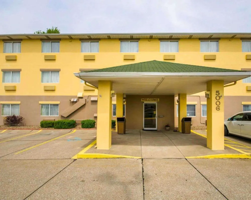 Quality Inn Evansville Eastland Area hotel hero