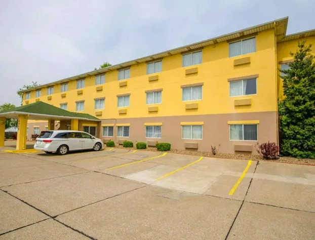 Quality Inn Evansville Eastland Area hotel detail image 1