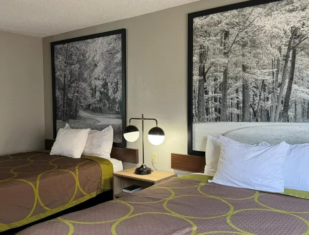 Super 8 by Wyndham Evansville East hotel detail image 4