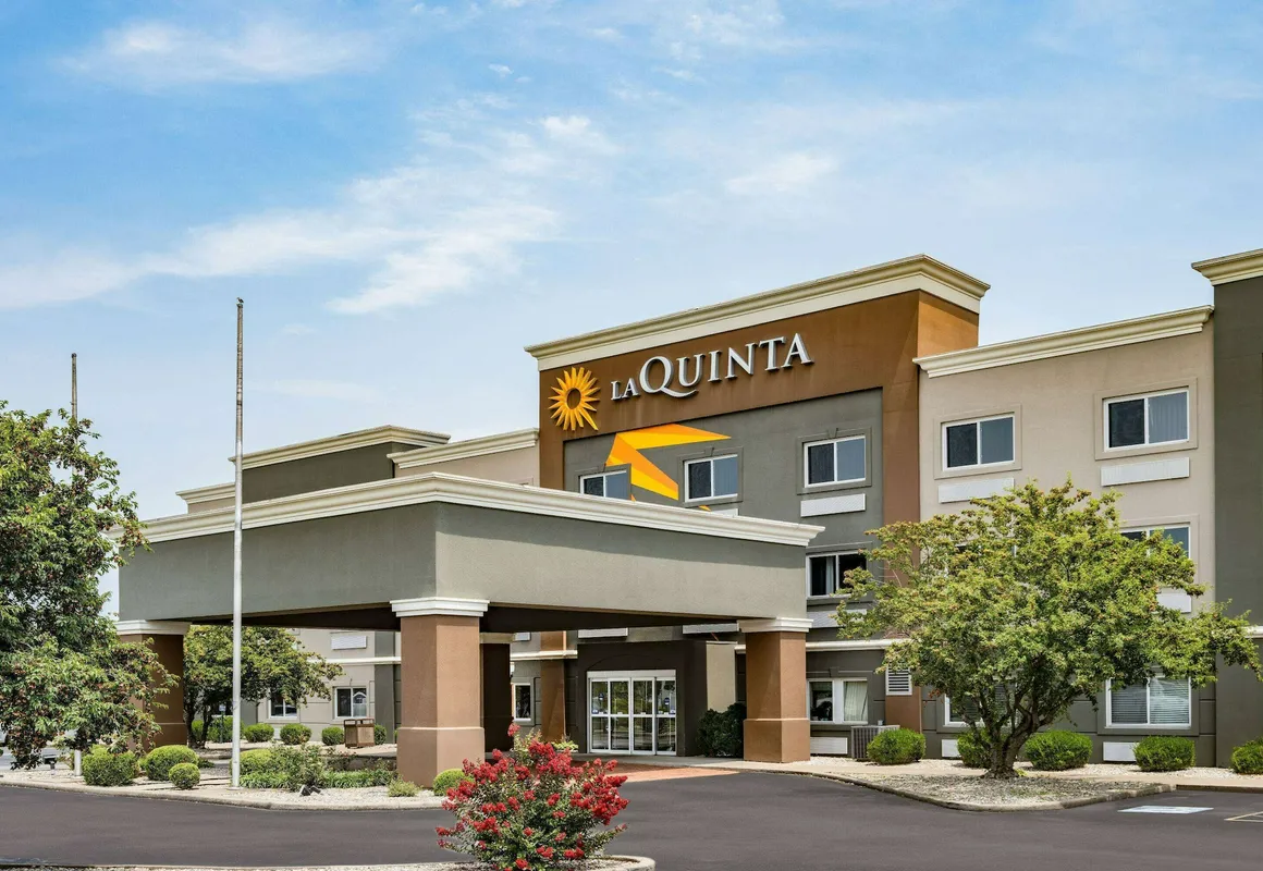La Quinta Inn & Suites by Wyndham Evansville hotel hero