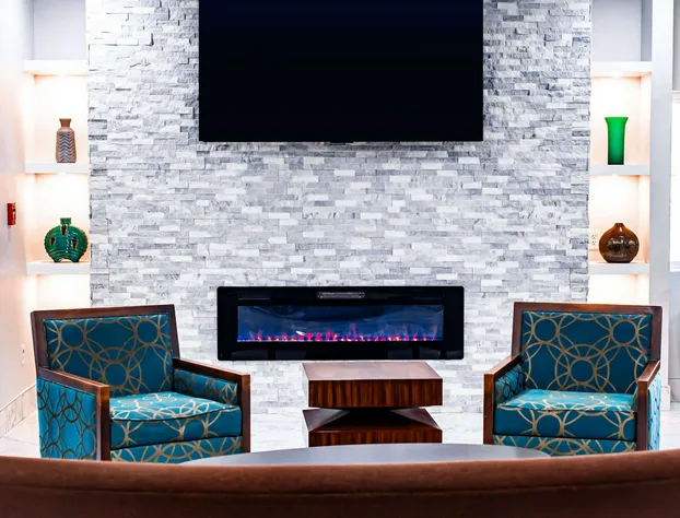 La Quinta Inn & Suites by Wyndham Evansville hotel detail image 2