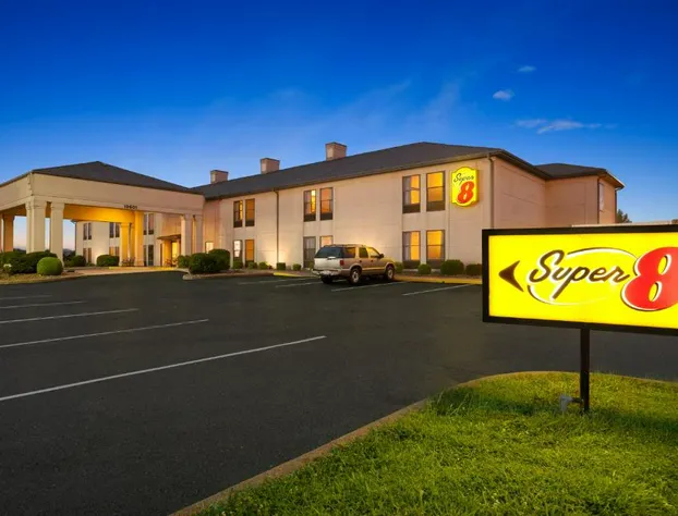 Super 8 by Wyndham Evansville North hotel detail image 1