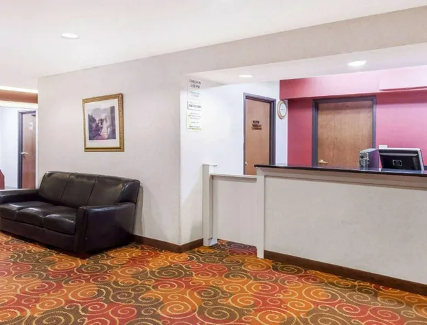 Super 8 by Wyndham Evansville North hotel detail image 4