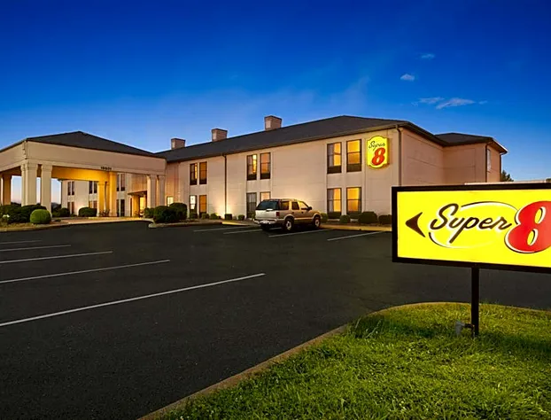 Super 8 by Wyndham Evansville North hotel detail image 1