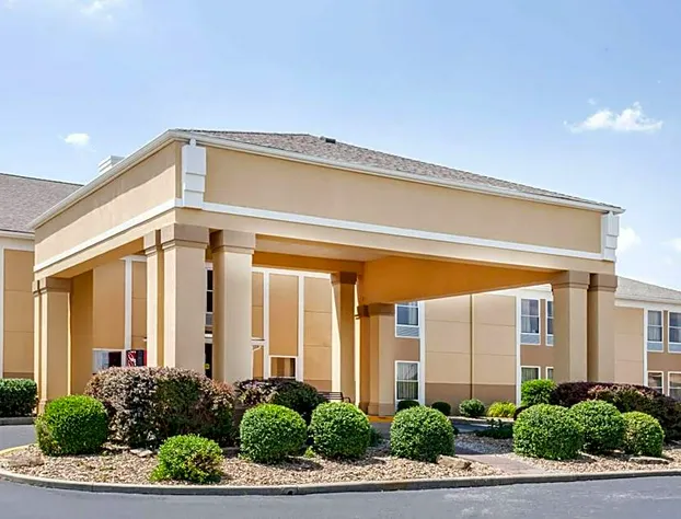 Super 8 by Wyndham Evansville North hotel detail image 4