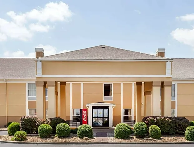 Super 8 by Wyndham Evansville North hotel detail image 2