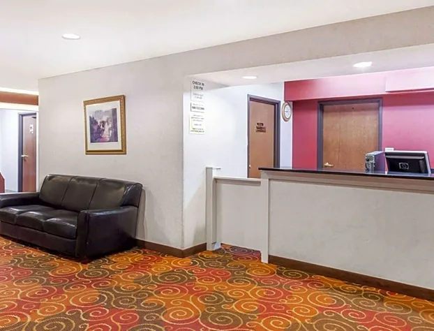 Super 8 by Wyndham Evansville North hotel detail image 4