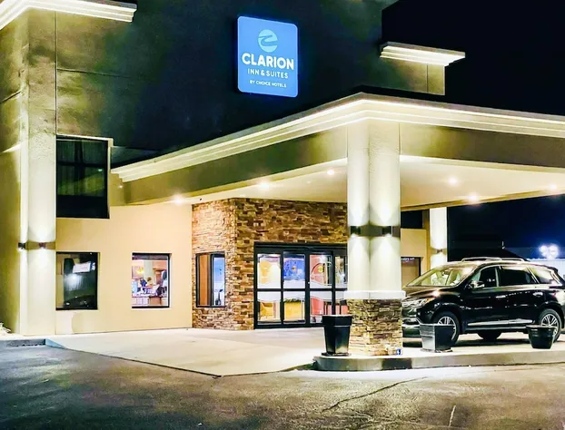 Clarion Inn & Suites Evansville Eastland Area hotel detail image 3