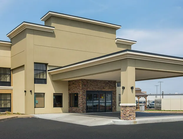 Clarion Inn & Suites Evansville Eastland Area hotel detail image 1