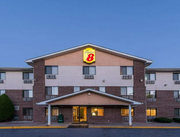 Super 8 by Wyndham Front Royal Near Shenandoah National Park hotel detail image 1