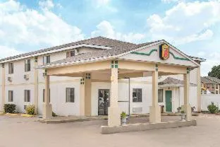 Super 8 by Wyndham Sikeston/Miner Area hotel detail image 1