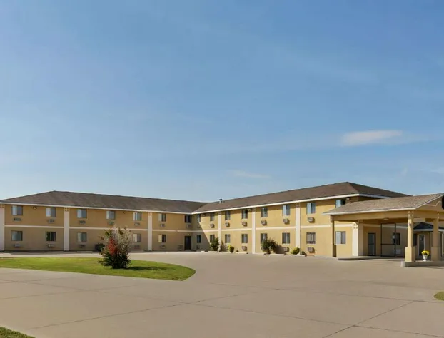 Super 8 by Wyndham Sikeston/Miner Area hotel detail image 3