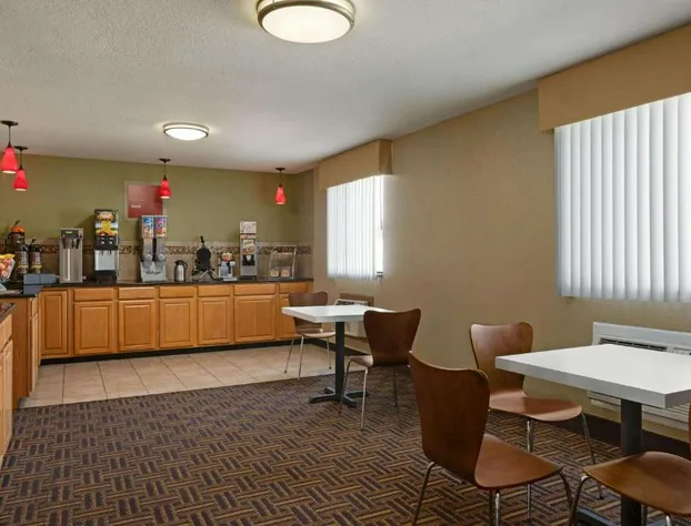 Super 8 by Wyndham Sikeston/Miner Area hotel detail image 3