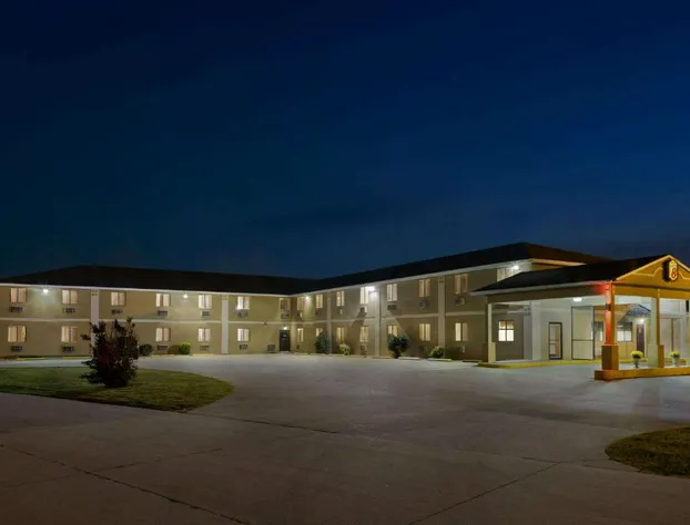 Super 8 by Wyndham Sikeston/Miner Area hotel detail image 1