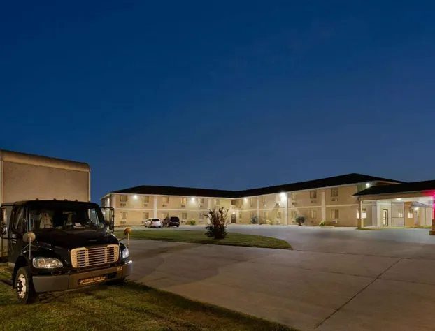 Super 8 by Wyndham Sikeston/Miner Area hotel detail image 2