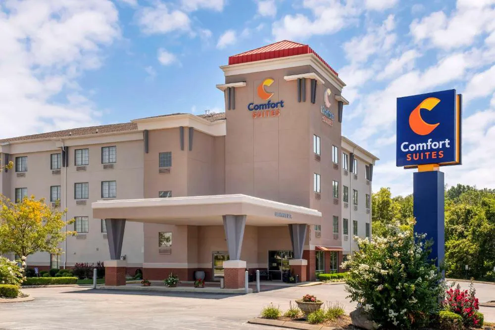 Comfort Suites hotel hero