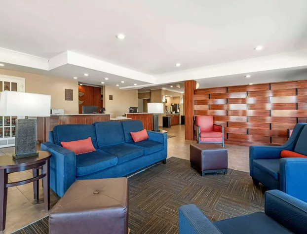 Comfort Suites Elizabethtown hotel detail image 4