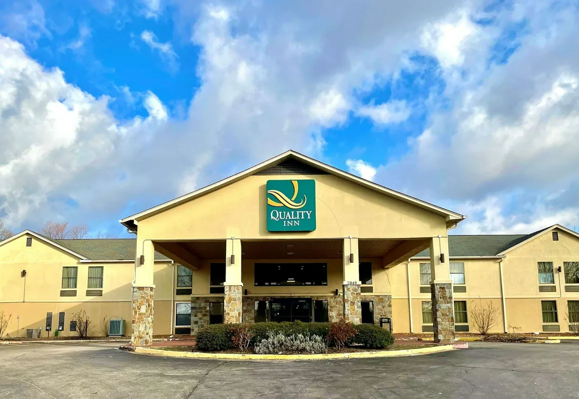 Quality Inn hotel hero