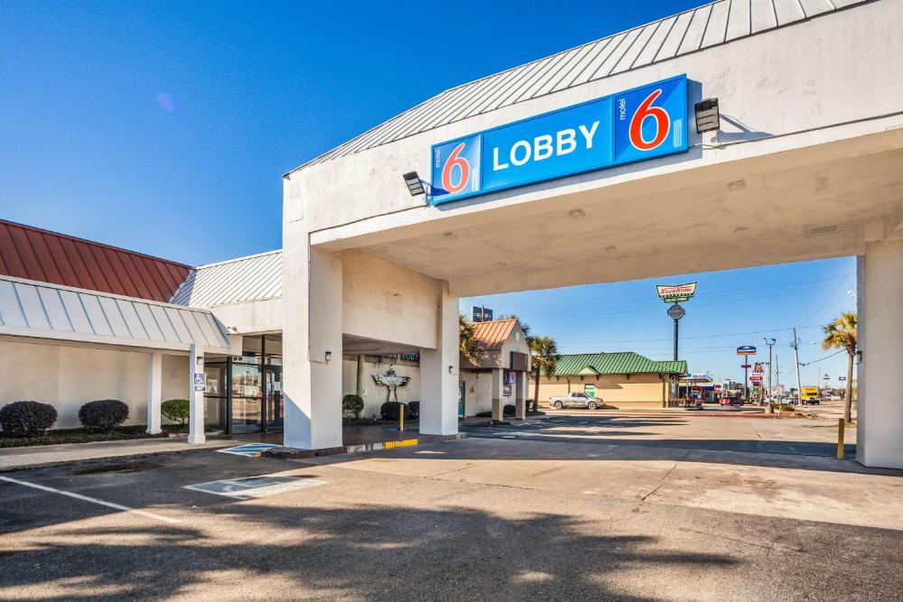 Motel 6 Florence, SC hotel hero