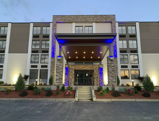 Holiday Inn Express Fall River North by IHG hotel detail image 1