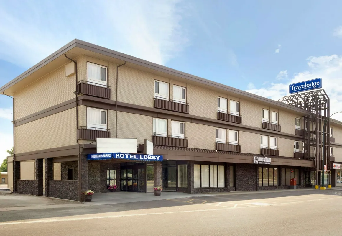 Travelodge by Wyndham Lethbridge hotel hero