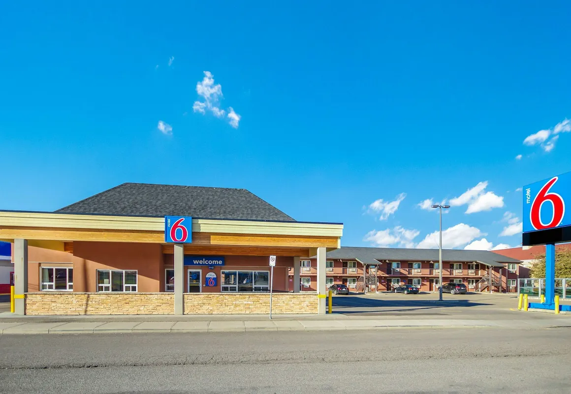 Motel 6 Lethbridge, AB hotel hero