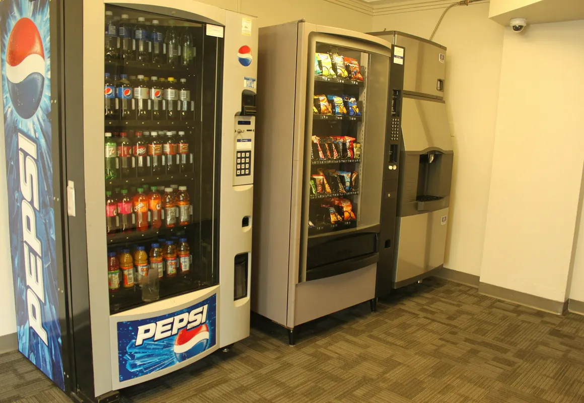 Howard Johnson by Wyndham Thunder Bay hotel hero